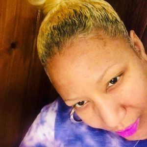 Meet your Posher, Chanel